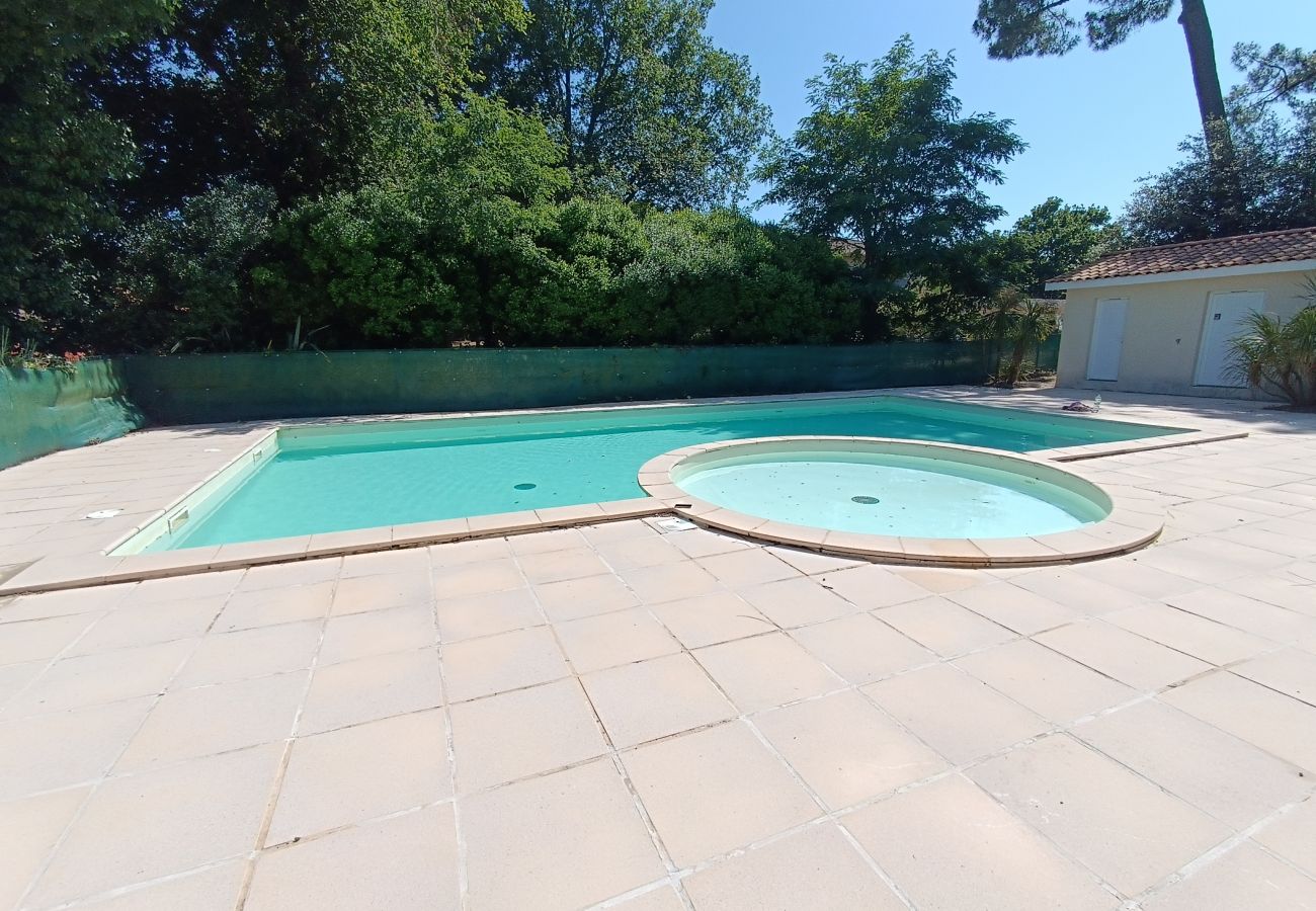 Studio à Soulac-sur-Mer - Studio dans une résidence avec piscine - 9544 